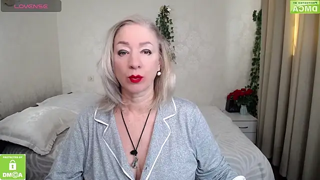 Snapshot of hunters_woman chatting on March 23, 5:44 am hunters woman online show from March 23, 5:44 am