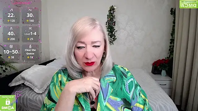 Snapshot of hunters_woman chatting on April 8, 6:52 pm hunters woman online show from April 8, 6:52 pm