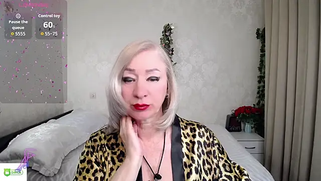 Snapshot of hunters_woman chatting on May 11, 7:00 pm hunters woman online show from May 11, 7:00 pm