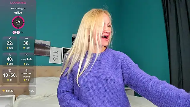 Snapshot of KiraSun chatting on October 11, 12:21 am KiraSun online show from October 11, 12:21 am