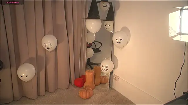 Snapshot of Darcy_Mayy chatting on October 23, 8:29 pm Darcy Mayy online show from October 23, 8:29 pm