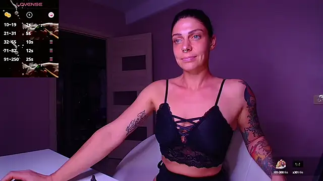 Snapshot of Simona_Moonshine chatting on September 15, 5:57 pm Simona Moonshine online show from September 15, 5:57 pm