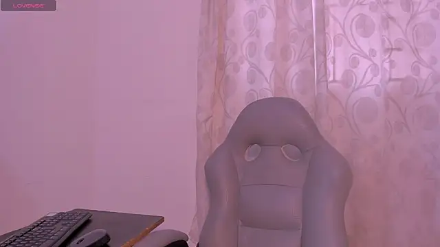 Snapshot of Faver_ chatting on October 31, 12:06 pm Faver online show from October 31, 12:06 pm