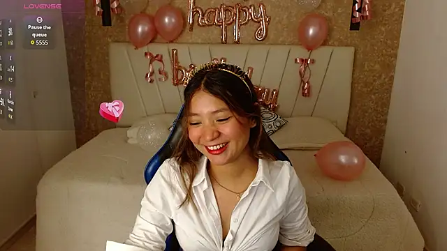 little annee online show from September 27, 1:54 am