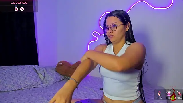 Dilan and Mia online show from May 20, 8:37 pm