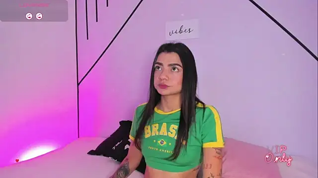 MiahCornell  online show from February 4, 8:03 pm