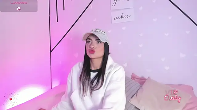 Snapshot of MiahCornell_ chatting on March 4, 8:04 pm MiahCornell online show from March 4, 8:04 pm