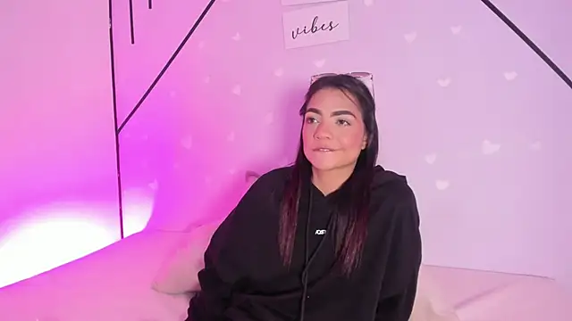 Snapshot of MiahCornell_ chatting on March 17, 8:23 pm MiahCornell online show from March 17, 8:23 pm