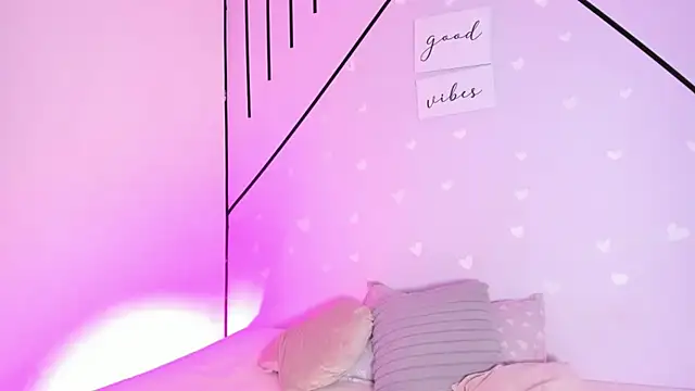 Snapshot of MiahCornell_ chatting on March 19, 8:35 pm MiahCornell online show from March 19, 8:35 pm