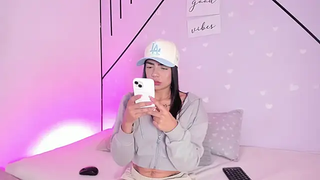 Snapshot of MiahCornell_ chatting on March 30, 7:26 pm MiahCornell online show from March 30, 7:26 pm