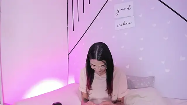 Snapshot of MiahCornell_ chatting on March 31, 8:09 pm MiahCornell online show from March 31, 8:09 pm