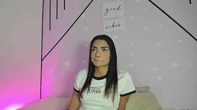 Snapshot of MiahCornell_ chatting on April 1, 7:44 pm MiahCornell online show from April 1, 7:44 pm