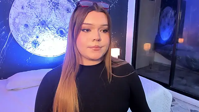 Snapshot of Maxxxine1 chatting on October 9, 6:33 am Maxxxine1 online show from October 9, 6:33 am