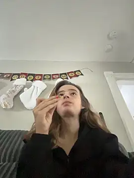 SeccySerena online show from December 14, 8:24 pm