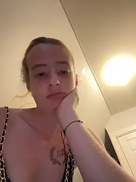 SeccySerena online show from June 10, 8:08 pm