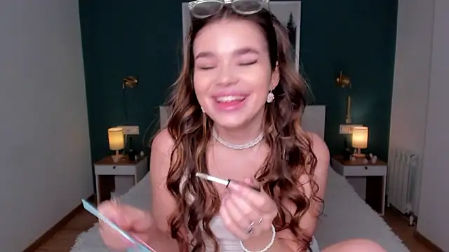 HollisHearl online show from March 6, 7:05 am