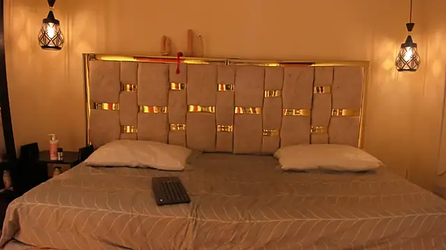 Snapshot of anita_toro_ chatting on September 20, 10:27 am anita toro online show from September 20, 10:27 am