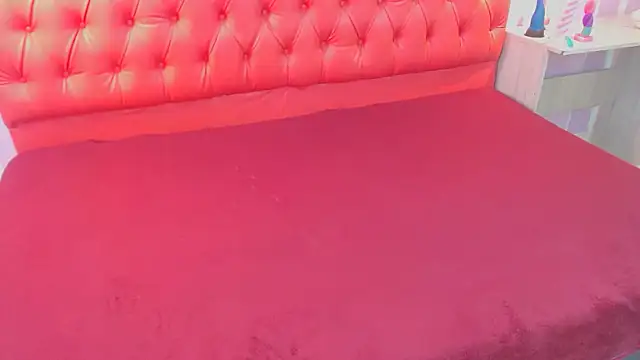 Snapshot of Bunny_Petit chatting on October 9, 12:47 pm Bunny Petit online show from October 9, 12:47 pm