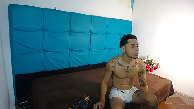 Snapshot of Bunny_Petit chatting on October 29, 9:44 am Bunny Petit online show from October 29, 9:44 am