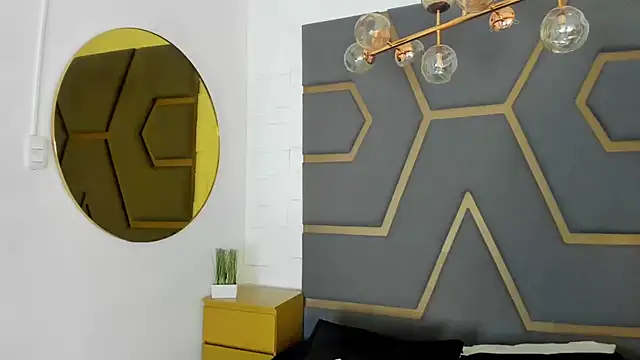 Snapshot of MeganHoffmaan chatting on October 7, 7:22 pm MeganHoffmaan online show from October 7, 7:22 pm