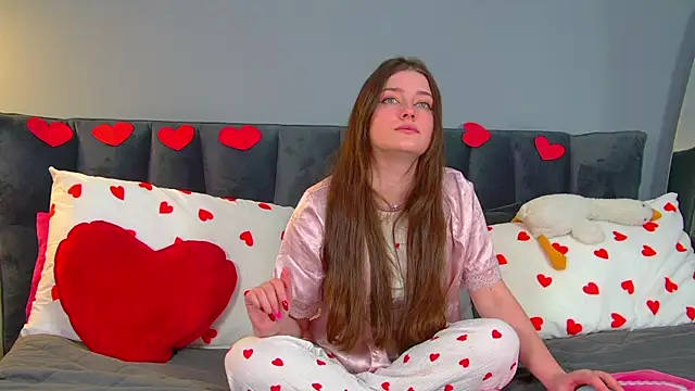 Snapshot of JessicaJewells chatting on February 14, 6:43 am JessicaJewells online show from February 14, 6:43 am