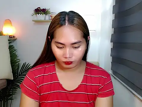 Snapshot of sluttyprincess0 chatting on April 19, 1:38 am sluttyprincess0 online show from April 19, 1:38 am