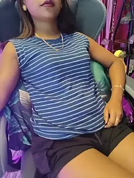 Snapshot of Puja-baby chatting on July 4, 11:11 pm Puja-baby online show from July 4, 11:11 pm