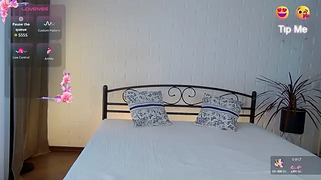 KelsiWest online show from October 5, 1:31 pm