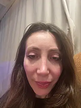 HellaryTourent online show from February 1, 5:44 pm