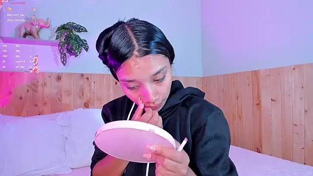 Snapshot of MissPocahontass chatting on October 10, 11:42 am MissPocahontass online show from October 10, 11:42 am