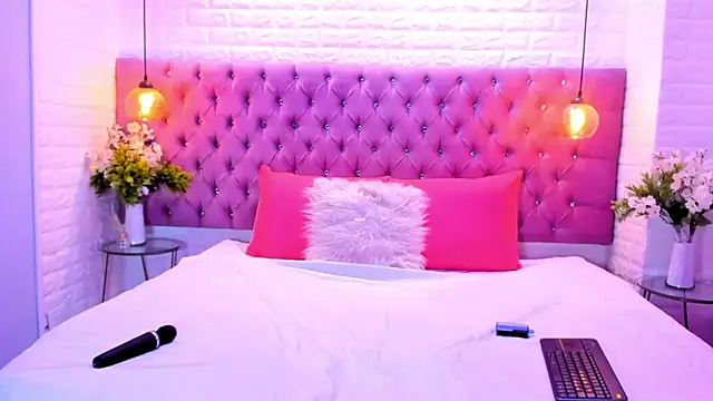 amber sparkle online show from September 19, 12:50 pm