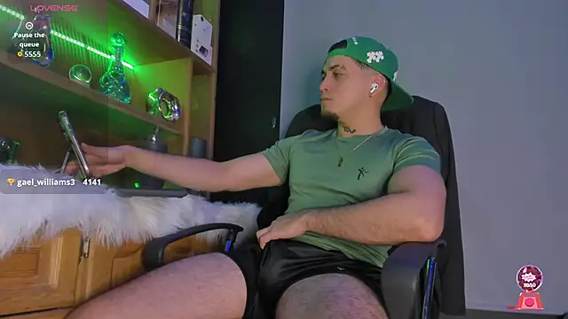 Snapshot of Gael_williams1 chatting on October 14, 7:25 pm Gael williams1 online show from October 14, 7:25 pm