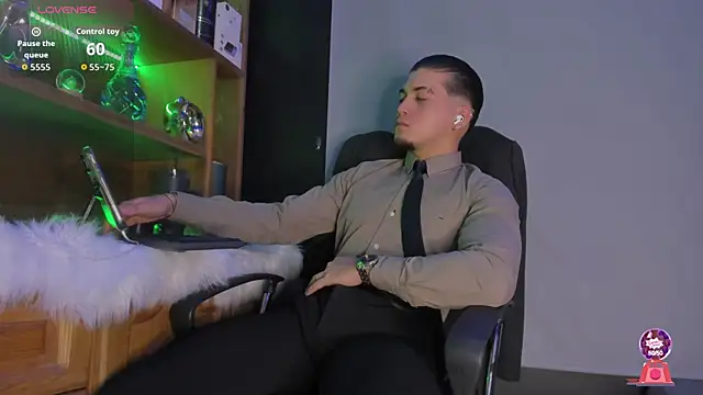 Snapshot of Gael_williams1 chatting on October 30, 10:43 pm Gael williams1 online show from October 30, 10:43 pm