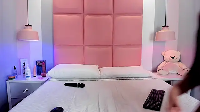 JulianaValencia online show from December 13, 10:04 pm