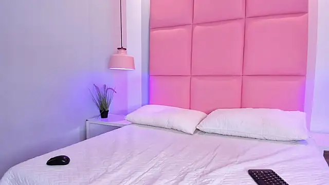 JulianaValencia online show from March 6, 2:30 am