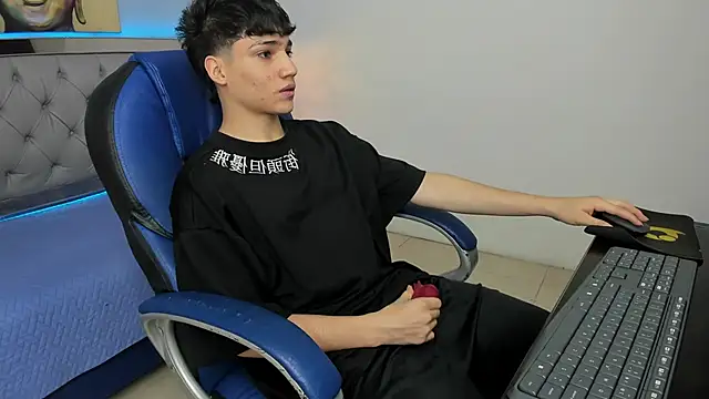 SamBlack  online show from May 4, 8:27 pm