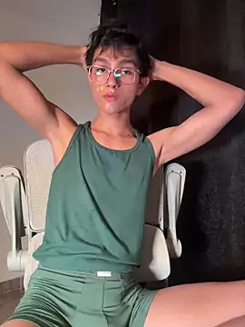 Snapshot of Angel_bunny2 chatting on November 9, 5:06 am Angel bunny2 online show from November 9, 5:06 am