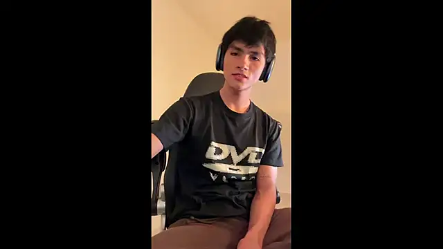 Snapshot of Angel_bunny2 chatting on February 6, 5:12 am Angel bunny2 online show from February 6, 5:12 am