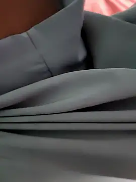 Snapshot of RAYI_Queen_4 chatting on April 6, 9:32 am RAYI Queen 4 online show from April 6, 9:32 am