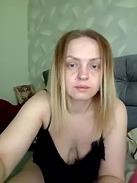 Ami Foxy online show from May 10, 5:56 am