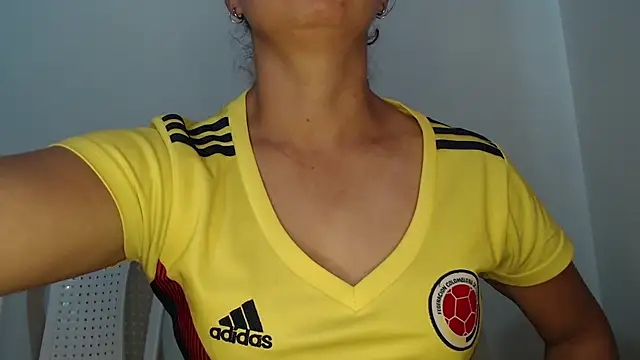 Snapshot of Milf_Valeria chatting on June 23, 3:54 pm Milf Valeria online show from June 23, 3:54 pm