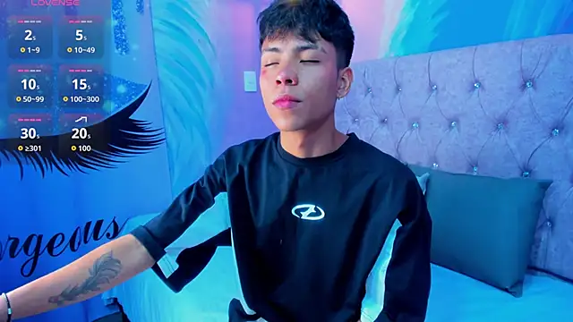 MaxiWildd online show from March 28, 1:11 pm