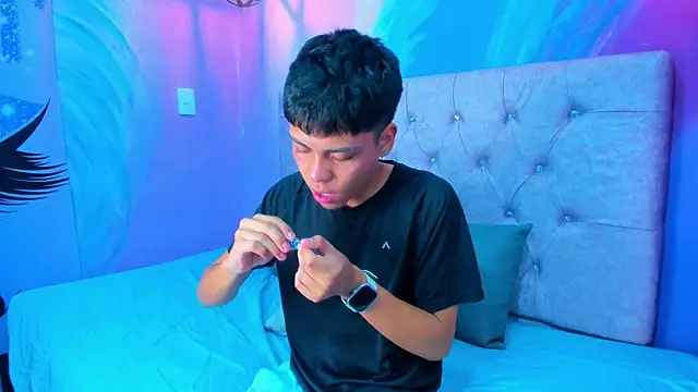 MaxiWildd online show from May 12, 1:08 pm