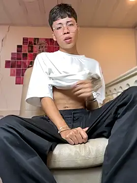 MaxiWildd online show from May 13, 1:08 pm