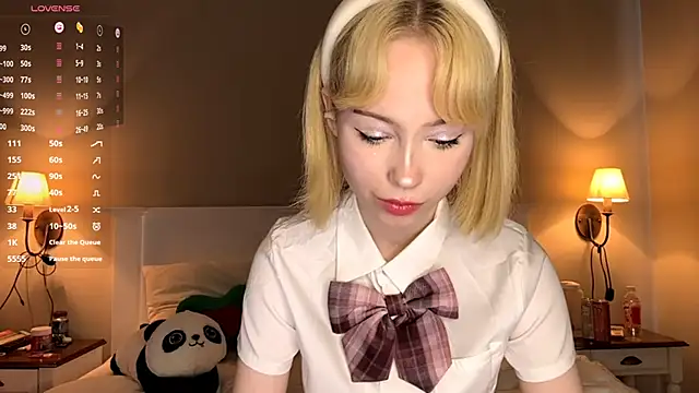 Snapshot of FlowMia chatting on September 10, 9:20 am FlowMia online show from September 10, 9:20 am