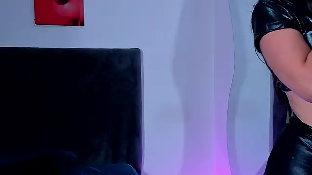 Snapshot of saramikaelson chatting on November 19, 10:54 pm saramikaelson online show from November 19, 10:54 pm