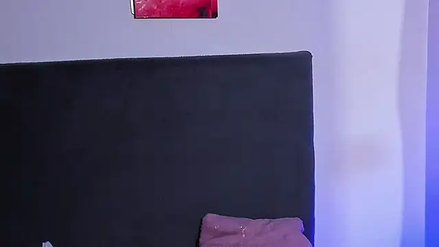 Snapshot of saramikaelson chatting on March 7, 11:46 pm saramikaelson online show from March 7, 11:46 pm