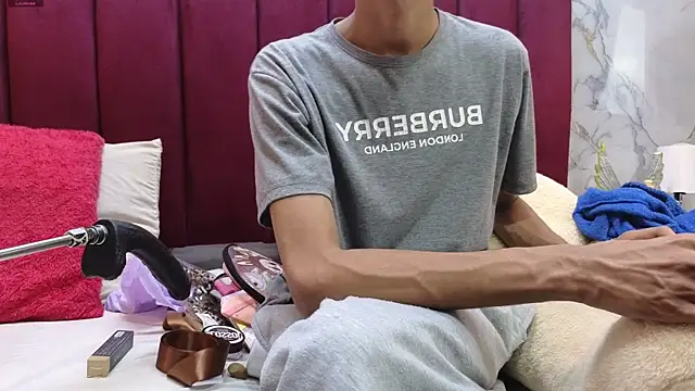 PrincePoppy online show from October 31, 8:43 pm