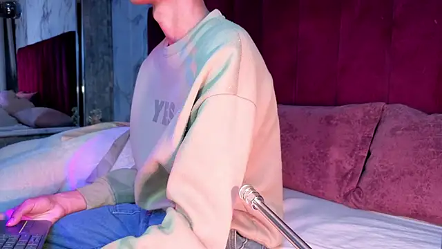 PrincePoppy online show from March 31, 2:02 am