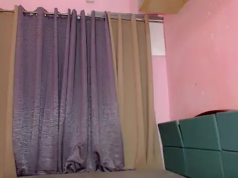 Snapshot of fallen_angel08 chatting on September 13, 4:01 am fallen angel08 online show from September 13, 4:01 am